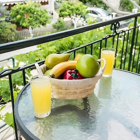 Grapevine Apartment *