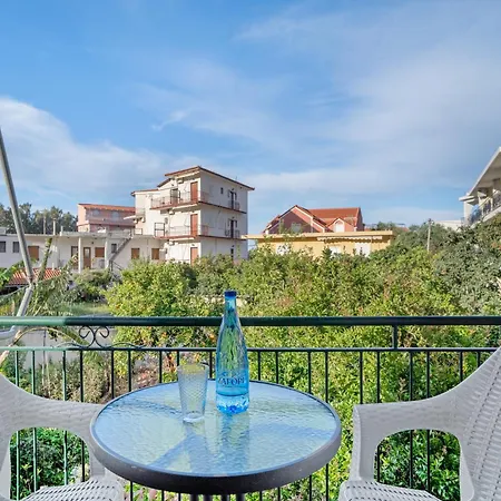 Grapevine Apartament *